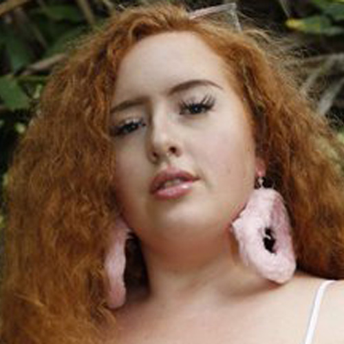Gwen Adora
